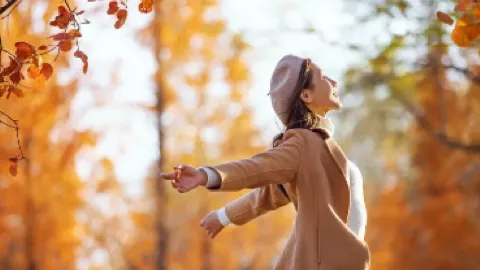 南京男子捡鞋坠绿化带深坑身亡