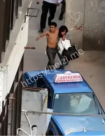 赤身裸体