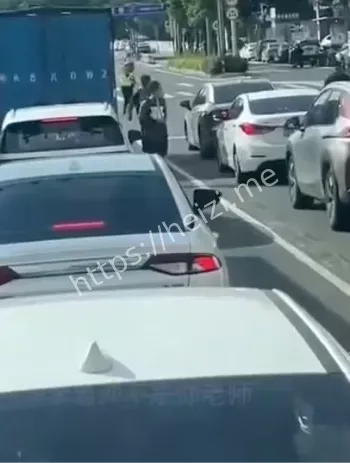 砸车事件
