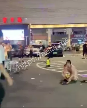 游客冲突