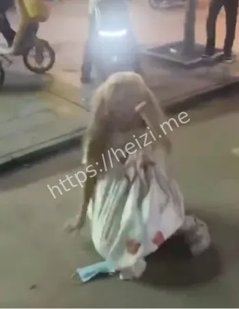 黄毛女孩