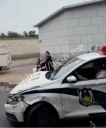 多辆警车逼停