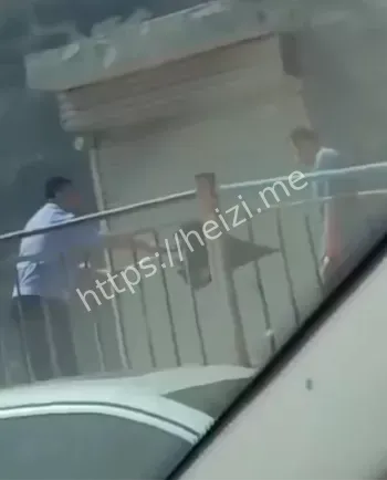 警方围观不制止砍人