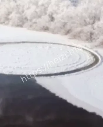 极寒河面旋转冰圆盘