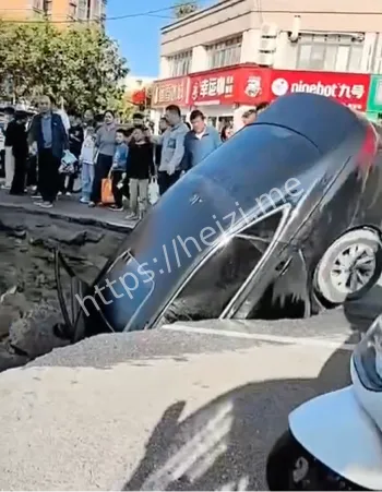 三车陷入无人伤亡