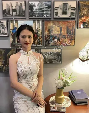 反差眼镜妹