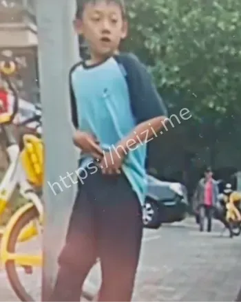 路边打飞机二次元漫画