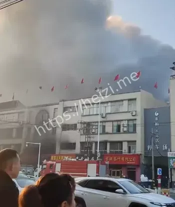 10月14日胶州东路店铺火灾细节