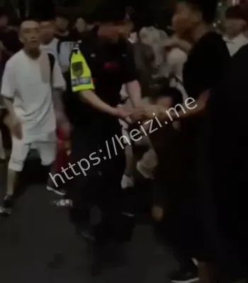 南昌秋水广场持刀捅人事件