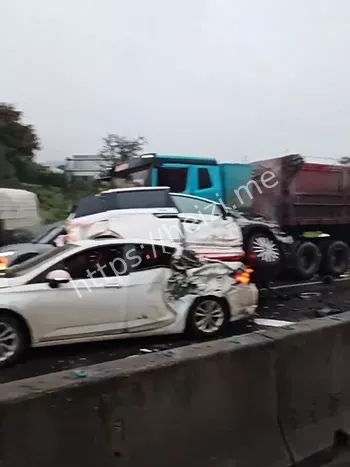 黎明脚步红绿灯