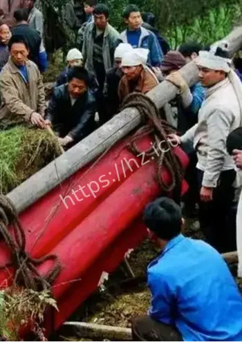 红石棺夜晚红光