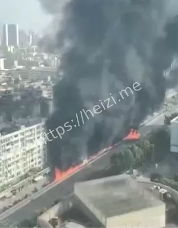 洒水车灭火翻车