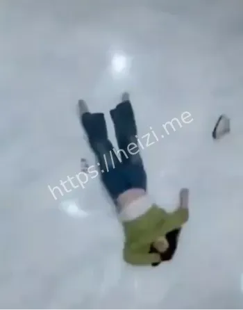 情侣吵架女子跳楼