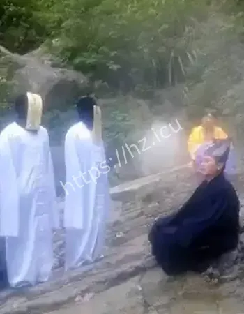 深夜山路铃声响