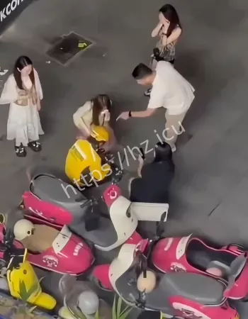 被多名泼妇