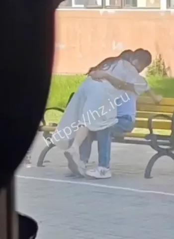 情侣公然黄金手激情直捣花心