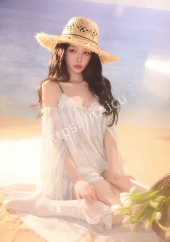 虞书欣穿白色锁骨线条