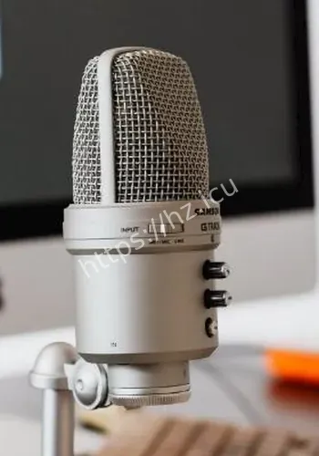 听到舆论时浑身发抖背景细