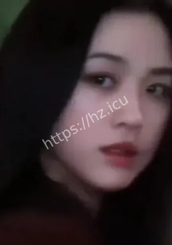 汤唯穿宽松上衣现身活