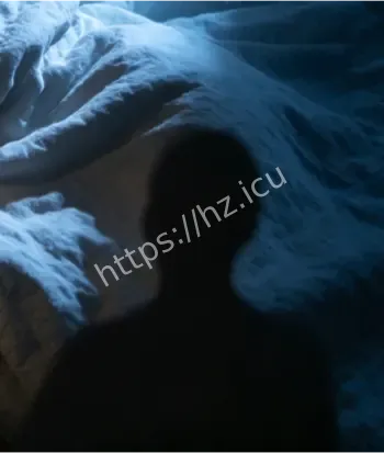 手机鬼拍自己睡觉