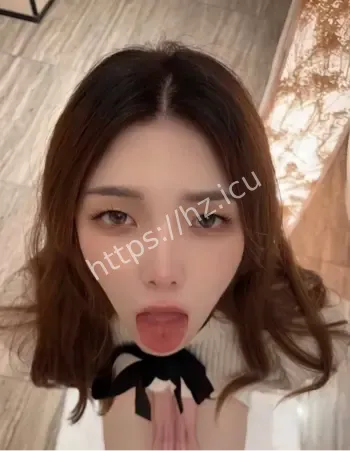 黄芸芸黑丝跪地