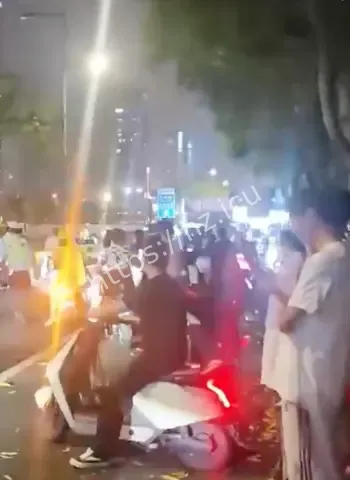 现场交通直接瘫痪