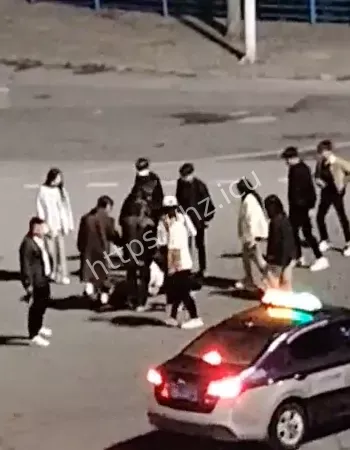 深夜街头大乱斗