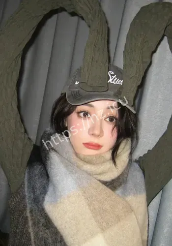 迪丽热巴晒放松时刻自拍照