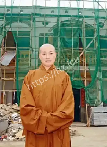 出家后与和尚结婚挥霍善款