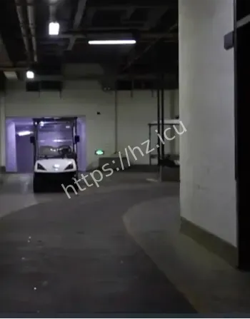 外卖小哥坟地迷路
