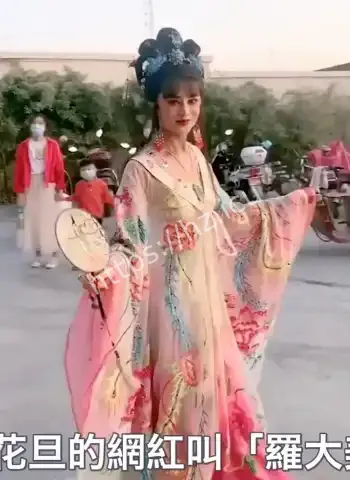 百万网红遭同窗恩将仇报